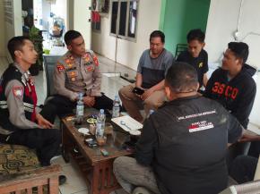 Kapolsek Batujaya melaksanakan Kegiatan Jumat Curhat bersama Tokoh Masyarakat serta Masyarakat Desa Baturaden