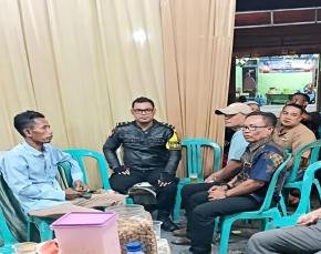 Perkuat Sinergi! Personel Polsek Telukjambe Timur Laksanakan Patroli Dialogis ke Warga Kampung Gempol Tengah