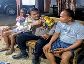 Upaya Anggota Polisi Polsek Banyusari Getol Melaksanakan Sosialisasikan Bahaya Judi Online Kepada Masyarakat