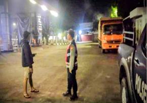 Cegah Terjadinya Aksi Kejahatan Prekat Polsek Banyusari Giat Patroli Jalan Raya Cicinde Selatan