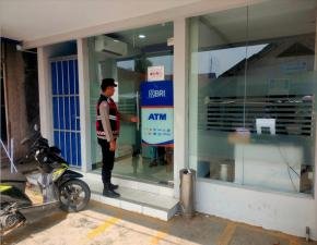 Personil Polsek Tegalwaru Gelar Patroli Siang Sambang Kantor Bank BRI Loji Antisipasi C3