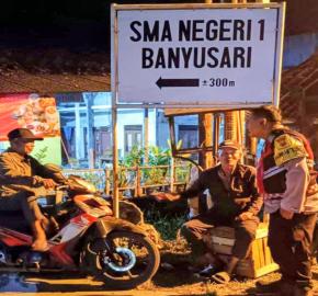 Aipda Abdul Rahman Personil Prekat Polsek Banyusari Giat Patroli Jalan Raya Antisipasi Kejahatan