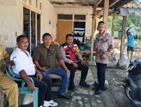 Aipda Abdul Rahman Anggota Bhabin Polsek Banyusari Gencar Melaksanakan Sosialisasikan Bahaya Judi Online Kepada Masyarakat