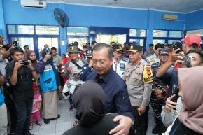 Kapolda NTB Bersama Gubernur Pantau Arus Mudik dan Lepas Program Mudik Gratis Lembar–Surabaya