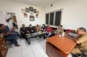 Potret Humanis, Bhabinkamtibmas Laksananan Giat Sambang ke Pemdes Sirnabaya