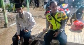 Bhabinkamtibmas Polsek Lemahabang Imbau Warga Desa Karangtanjung Untuk Tetap Pertahankan Kamtibmas