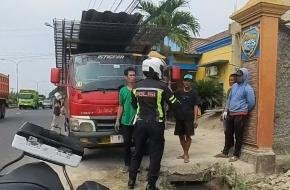 Gaungkan Kamseltibcarlantas, Satlantas Polresta Karawang Lakukan Sosialisasi Safety Driving Kepada Sopir Angkutan Barang