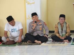 Jumat Curhat Kah (Jumat Curhat dan Sedekah), Kapolres Subang Dekatkan Polri dengan Masyarakat Melalui Dialog dan Kepedulian Sosial