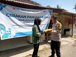 Personil Polsek Tempuran Giat Gerakan Pangan Murah SPHP, Rutin dilaksanakan Di mako Polsek Tempuran.