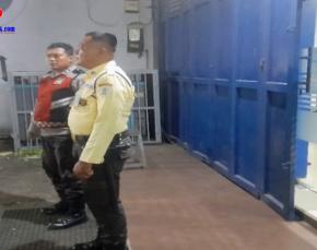 Aipda Dian Personel Polsek Lemahabang Sosialisasikan Layanan Call Center 110 Di Obyek Vital