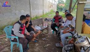 Aipda Agus Patroli Dialogis Personel Polsek Lemahabang Imbau Warga Untuk Tetap Pertahankan Kamtibmas