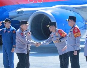 Kapolda NTB Sambut Kedatangan Kapolri di Lombok, Polda Siagakan Pengamanan Maksimal Kunjungan VVIP