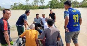Tangan Negara Hadir di Tengah Banjir: H. Mochamad Dimyati Evakuasi Lansia dan Salurkan Bantuan untuk Warga Sukamekar
