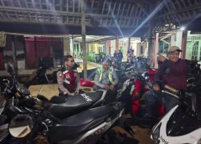Personil Polsek Tegalwaru Patroli Malam Desa Cintalanggeng Bertemu Warga Ajak Peran Bersama Jaga Lingkungan