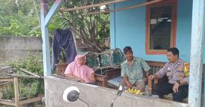 Bhabinkamtibmas Polsek Telukjambe Timur Gencarkan Sosialisasi Call Center Polri 110 Kepada Masyarakat