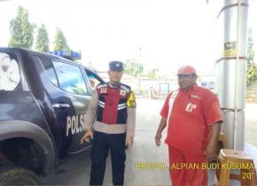 Brigadir Alpian Budi Kunjungi SPBU, Prekat Polsek Banyusari Berikan Rasa Aman