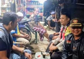 Upaya Bhabinkamtibmas Ikut Serta Dalam Giat Ronda Bersama Warga