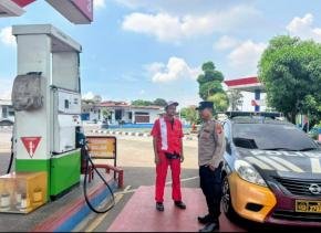 Polsek Telukjambe Gelar Patroli Prekat, Jangkau Area Obvit SPBU di Desa Purwadana