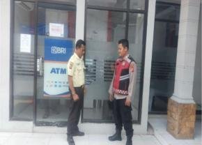 Giat Rutin Kunjungi Bank BRI Gempol Patroli Prekat Polsek Banyusari di Siang Hari