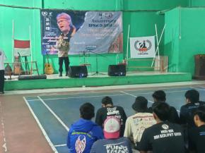 Personil Polsek Tegalwaru Giat Pengamanan Aniversary ke 11 BPKel Oi Loji Raya di GOR PGRI