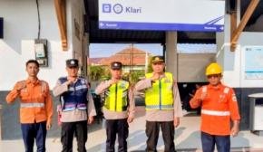 Polsek Klari Siaga 1 di Stasiun KA, Antisipasi Keberangkatan Masa UNRAS Ke Jakarta