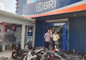 Anggota Polsek Tirtajaya Sambangi Scurity Bank BRI Unit Pisangsambo