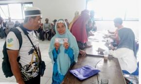 BLTS Kesra Gelombang III Disalurkan, 1.318 KPM di Kecamatan Banyusari Terima Bantuan