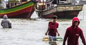 Saat Laut Tak Bersahabat, Istri Nelayan Subang Menjadi Penopang Hidup Keluarga