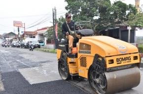 Menyambut Lebaran, Harapan Warga Kuningan Mengaspal di Jalan Winduhaji–Lebakwangi