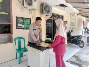 Personil Polsek Tempuran, Giat SPHP Gerakan Pangan Murah, Dilaksanakan Rutin Di mako Polsek Tempuran.