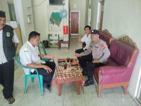 Anggota Polsek Pakisjaya Sambangi Perangkat Desa Berupaya Menciptakan Kondusifitas Agar Ikut Serta Menjaga Harkamtibmas