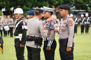 Wakapolda NTB Pimpin Apel Gelar Pasukan Operasi Lilin Rinjani 2025, Wujudkan Kenyamanan Masyarakat NTB