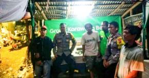 Polsek Rengasdengklok, Giat Patroli Dialogis Malam Hari, Sekaligus Ngawangkong Bersama Warga