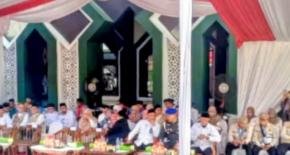Tangis Haru Iringi Keberangkatan 435 Jamaah Haji Karawang ke Tanah Suci