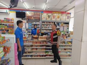 Cek CCTV minimarket, Guna antisifasi gukamtibmas di wilayah hukumnya dilaksanakan Personil Polsek Tempuran,