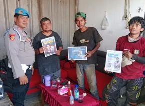 Bripka Faridil Atlas Propam Polsek Banyusari Melaksanakan Giat Sosialisasi QR Barcode ke Masyarakat