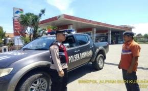 Kembali Kunjungi SPBU, Prekat Polsek Banyusari Berikan Rasa Aman