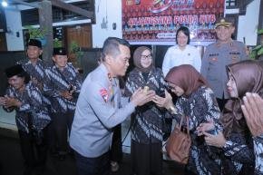 Sambut Hari Bhayangkara ke-80, Kapolda NTB Anjangsana ke Rumah Purnawirawan