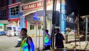 Personel Polsek Klari Patroli Dialogis Malam Hari di Depan Perum Grand Mutiara