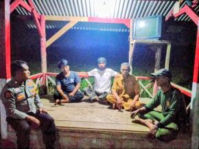 Cipkon Lingkungan, Bhabinkantibmas Polsek Cikampek Ngawangkong Kantibmas Bersama Satkamling Desa Kertawaluya
