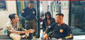 Patroli Dialogis Polsek Rengasdengklok Sambangi Petugas Ronda Sekaligus Ngawangkong