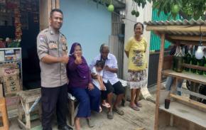 Sambangi Di pagi Hari Polsek Pedes Ajak Masyarakat Untuk Menjaga Keamanan