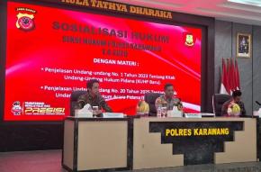 Kapolres Karawang Sosialisasikan KUHAP dan KUHP Baru ke Anggota