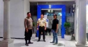Ciptakan Situasi Bank BRI Aman dan ATM Aman, Personil Polsek Telukjambe Barat Beri Pesan Kamtibmas Ke Security