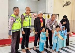 Tanamkan Disiplin Sejak Dini, Ditlantas Polda NTB Edukasi Pelajar Ponpes Al Mubarok soal Tertib Berlalu Lintas