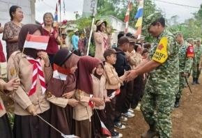 TNI Bangun Jalan dan Harapan, Tim Wasev Itjenad Tinjau TMMD ke-130 di Mekarjaya