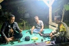 Pak Bhabin Ikut Serta Dalam Giat Ronda Bersama Warga