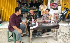 Bhabinkamtibmas Polsek Purwadana Sampaikan Bahaya Judol Kepada Warga Kampung Gebluk