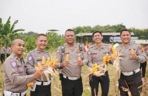 Budidaya Tanaman Jagung, Satlantas Polres Karawang Sukseskan Program Swasembada Pangan Nasional