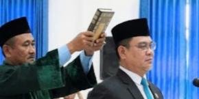 Tongkat Estafet Kepemimpinan UBP Karawang Berpindah, Harapan Baru untuk Kampus Lebih KompetitifKARAWANG – Suasana khidmat menyelimuti Auditorium